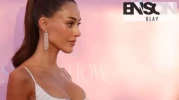 Dilan Çiçek Deniz kayaların üzerine sere serpe uzandı! Peş peşe bikinili pozlar...