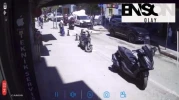 Kavgaya müdahale eden polise saldırdı