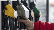 Benzin ve motorine haftalar sonra zam geliyor