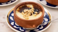 Tatlı ihtiyacınıza sağlıklı ve lezzetli bir çözüm: Meyveli smoothie bowl tarifi!