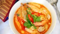 Tayland'ın Lezzetli Sırrı: Tom Yum Goong Artık Sofralarınızda!