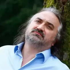 Ünlü Türk müziği sanatçısı Volkan Konak'ın Hayatı ve Kariyeri!