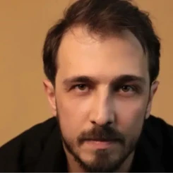 Emrah Altıntoprak'un sıra dışı kariyeri merak konusu!