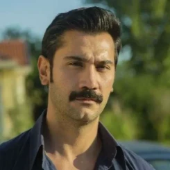 Ünlü Oyuncu Uğur Güneş'in 14 Yıllık Kariyerine Dair Detaylar Haberimizde Bulabilirsiniz!