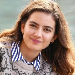 Ava Yaman: Taşacak Bu Deniz'in Yıldızı Ailesiyle Merak Uyandırıyor