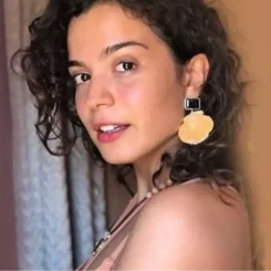 Aslı Bekiroğlu: İstanbul'un Parlayan Genç Yıldızı!