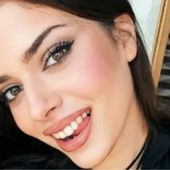 Derin Talu'nun hikayesi Derin Talu'nun başarı dolu moda yolculuğu ve kişisel hayatı hayranlık uyandırıyor