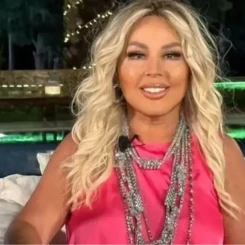 Ünlü Türk şarkıcı Safiye Soyman hakkında merak edilenler! Şarkıcı Safiye Soyman'ın hayatı ve kariyeri detaylarıyla açıklanıyor!