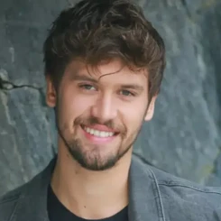 Survivor 2026 yarışmasının iddialı isimlerinden biri olan Serhan Onat'ın gizemi çözülüyor! Peki Serhan Onat kimdir, kaç yaşında ve nereli?