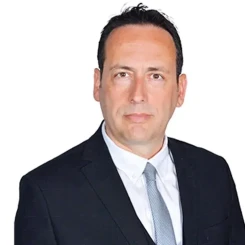 Türk oyuncu Yusuf Alabarda'nın hikayesi göz kamaştırıyor!