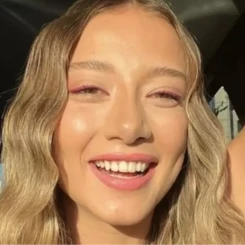 Genç şarkıcı Aleyna Kalaycıoğlu'nun hızla yükselen kariyeri merak konusu oldu! Aleyna Kalaycıoğlu'nun hayatı ve başarıları neler?