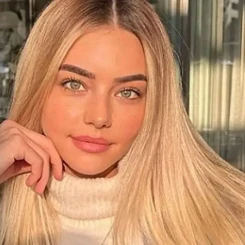 Survivor yarışmasıyla tanınan futbolcu Aycan Yanaç'ın hayatı ve kariyeri