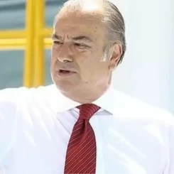 Cemal Özgörkey, Türk iş dünyasının önemli isimlerinden biridir. İzmir doğumlu olan iş insanı Cemal Özgörkey, Otomotiv ve enerji sektörlerinde faaliyet gösteren Özgörkey Holding'in Yönetim Kurulu Başkanıdır. Şu anda 60 yaşında olan Cemal Özgörkey, başarılı kariyeri ve liderlik vasıflarıyla tanınmaktadır.