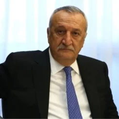Emniyetten siyasete uzanan kariyeriyle tanınan Mehmet Ağar'ın hayatı ve kariyeri özetlendi