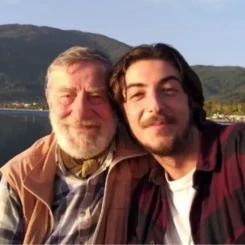 Ünlü oyuncu Ahmet Mekin'in torunu olan Mekin Sezer hakkında merak edilenler!