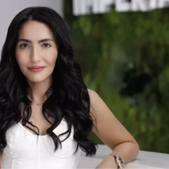 Türk moda dünyasının ünlü ismi Özlem Posbaşoğlu'nun hayatı ve kariyeri hakkında detaylı bilgiler