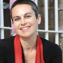 Esra Mungan Kimdir, Neden Gündemde?