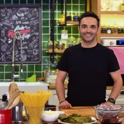 Arda Türkmen Kimdir? Kaç Yaşında? Kiminle Evli? Arda’nın Mutfağı Şefin Çocuğu Var Mı?