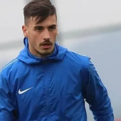 Futbolcu Berk Çetin'in kariyerinde hangi takımlarda forma giydiği ve Danla Bilic ile neden gündeme geldiği merak konusu oldu