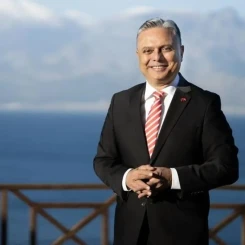 CHP Genel Başkan Adayı Ümit Uysal'ın kim olduğu merak konusu oldu! Peki, Ümit Uysal nereli ve evli mi?