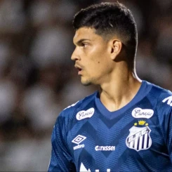 Galatasaray, Muslera'nın ayrılacağı beklentisiyle genç kaleci Gabriel Brazao'yu transfer etmeye hazırlanıyor