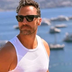 Ünlü Oyuncu Fırat Çelik'in Hayatı ve Kariyeri Merak Konusu Haline Geldi