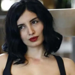 Ünlü Şarkıcı Başak Sayan'ın Sıra Dışı Yaşamı! Peki Gerçekten Kaç Yaşında, Nereli ve Evli mi?