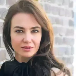Deniz Uğur Gülener kimdir, kaç yaşında, nereli? Aynı Yağmur Altında dizisinin başarılı oyuncusu Deniz Uğur Gülener'in hayatı ve kariyeri