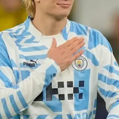 Erling Haaland: Futbol Arenasının Parlayan Yıldızı ve Babasının Etkileyici Hikayesi