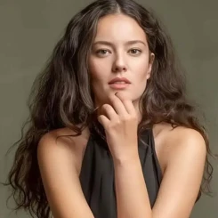 Ünlü oyuncu Pelin Akil'in hayatı hakkında ilginç detaylar!