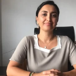Selin Nakıpoğlu kimdir, nerelidir, kaç yaşındadır, mesleği nedir ve kadın hakları alanında hangi çalışmaları yapmaktadır?