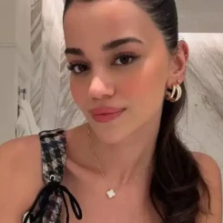 Ünlü oyuncu Selin Yağcıoğlu'nun hayatı merak konusu olmaya devam ediyor! Peki, evli mi?