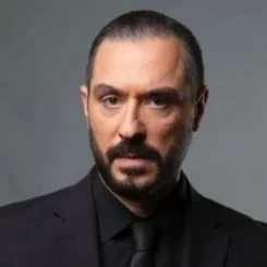 Emir Benderlioğlu'nun yaşadığı yer, boyu, doğum yeri ve kariyeri hakkında detaylar nelerdir?