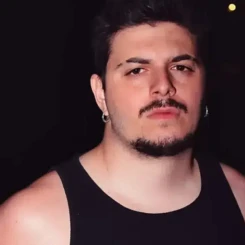 Ateş Atilla, hangi işi yaptığı, kaç yaşında olduğu, mesleği ve aslen nereli olduğu hakkında merak uyandıran bilgiler