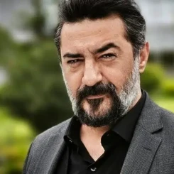 Ünlü oyuncu Celil Nalçakan'ın Kimdir? Yaşı Kaç? Nereli? Evli mi? Çocuğu Var mı? Hangi Dizilerde Rol Aldı?