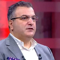Cem Küçük'ün Yaşı ve Kariyeri Hakkında Şaşırtıcı Detaylar Ortaya Çıktı!