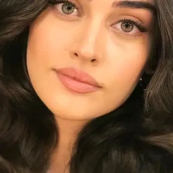 Esra Bilgiç'in Boyu Kaç, Hangi Dizilerde Rol Aldı ve Ünlü Oluşu Hakkında Detaylar!