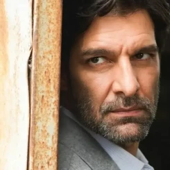 Eşref Rüya Dinçer, Türk oyuncu Taner Rumeli'nin hayatını anlatacak bir belgeselde başrol oynayacak!