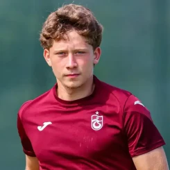 Trabzonspor'un Genç Yıldızı Onuralp Çakıroğlu'nun Ailesi ve Kariyeri Hakkında Detaylar!