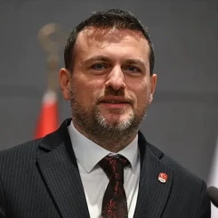 Veli Ozan Çakır: Yaşamı ve KariyeriTürk iş insanı Veli Ozan Çakır'ın sıra dışı başarı hikayesi