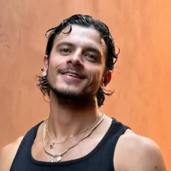 Survivor 2026'nın ilgi çeken yarışmacısı Engincan Tura'nın sıra dışı hikayesi!