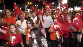 İzmir'de 19 Mayıs'ta düzenlenecek Fener Alayı yürüyüşü için hazırlıklar tüm hızıyla devam ediyor! Bornova, Buca, Karşıyaka ve Karabağlar'da gerçekleştirilecek kortej yürüyüşleri için heyecan dorukta! Detaylar için takipte kalın!