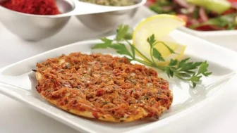 Ev Yapımı Fındık Lahmacun, Geleneksel Kebapçıları Zorluyor! Yepyeni Bir Lezzet Sizi Bekliyor.