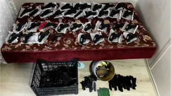 Gaziantep'te el bombası eşliğinde 45 adet silah bulundu