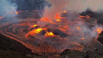 Hawaii'nin Kilauea Yanardağı Lav Püskürtmeye Devam Ediyor