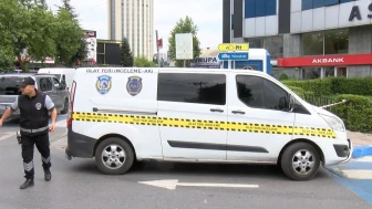 İş Adamının Peşinden Giderek 4 Milyon TL'sini Çaldılar