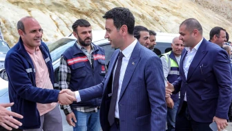 İzmir Bayraklı’da 1 Mayıs halaylarla kutlandı!