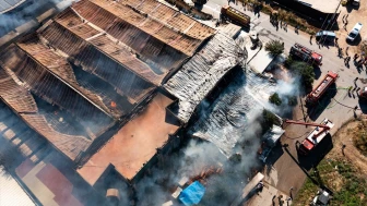 İzmir'de Endişe Verici Fabrika Yangını Kontrol Altına Alındı!