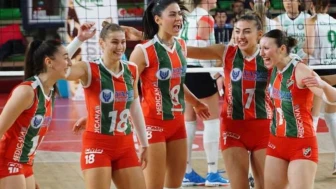 Karşıyaka Voleybol Takımı'nda sürpriz ayrılık: İlarya Zararsız ile yollar ayrıldı!