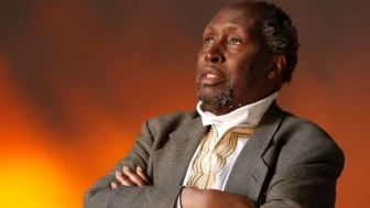 Kenya'nın edebiyat dünyasının dev ismi, 87 yaşındayken hayata gözlerini yumdu